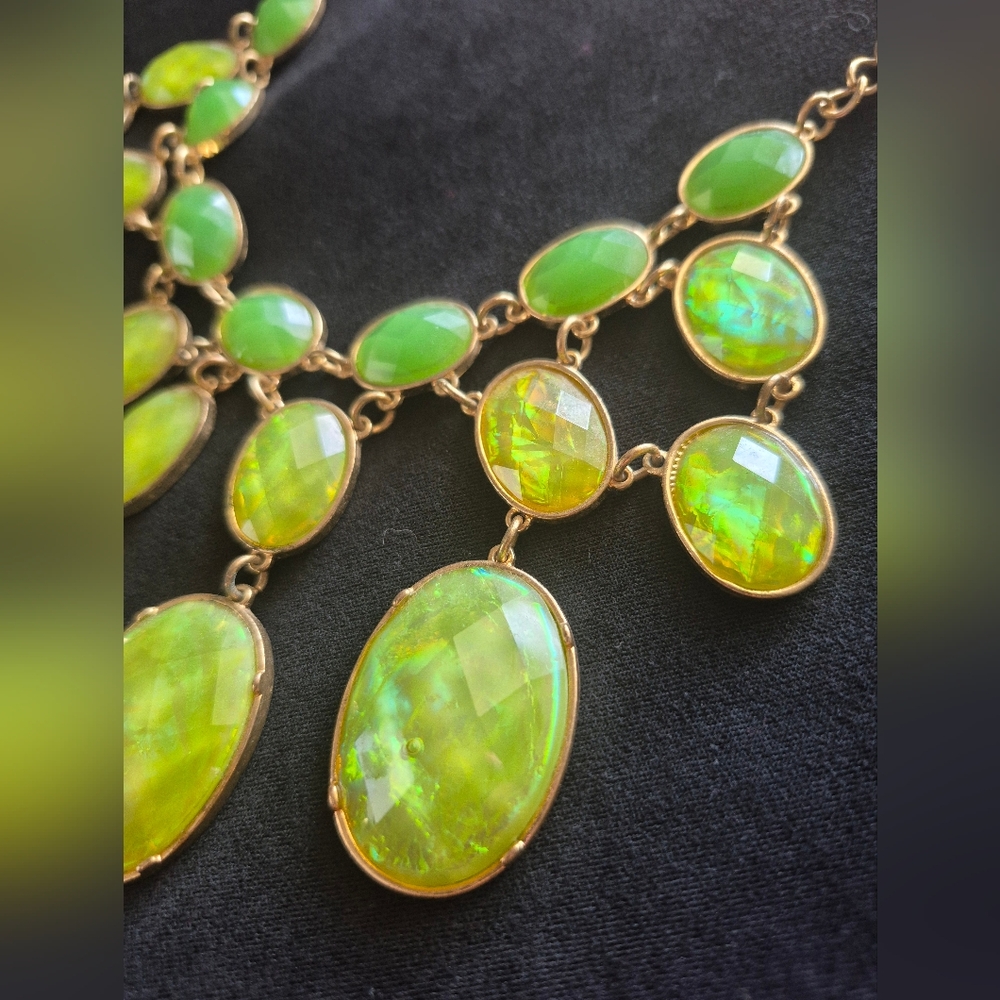 NEON IRRIDESCENT GREEN STATEMENT NECKLACE w goldtone halloween party - Picture 4 of 8